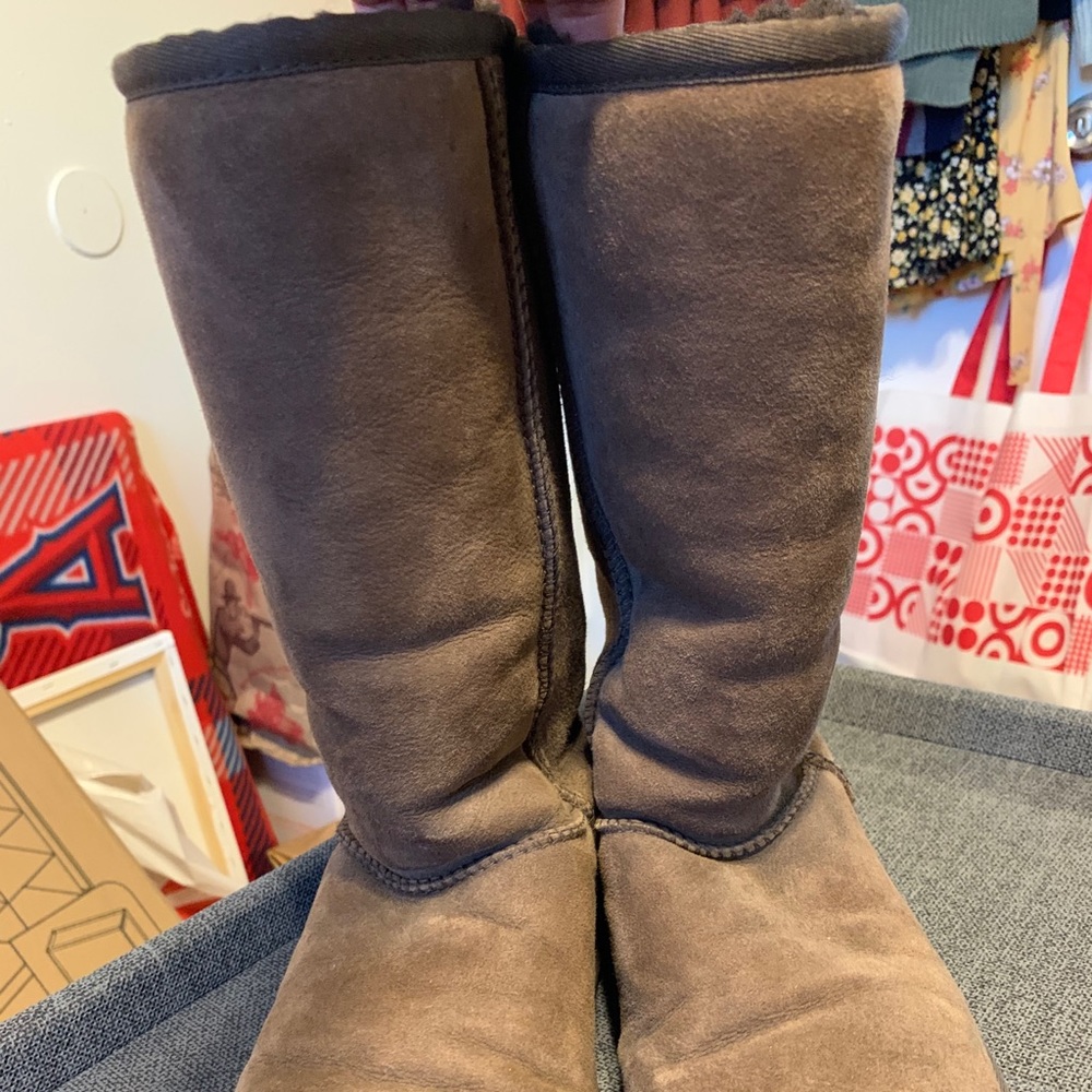 UGG Boots - Picture 2 of 3